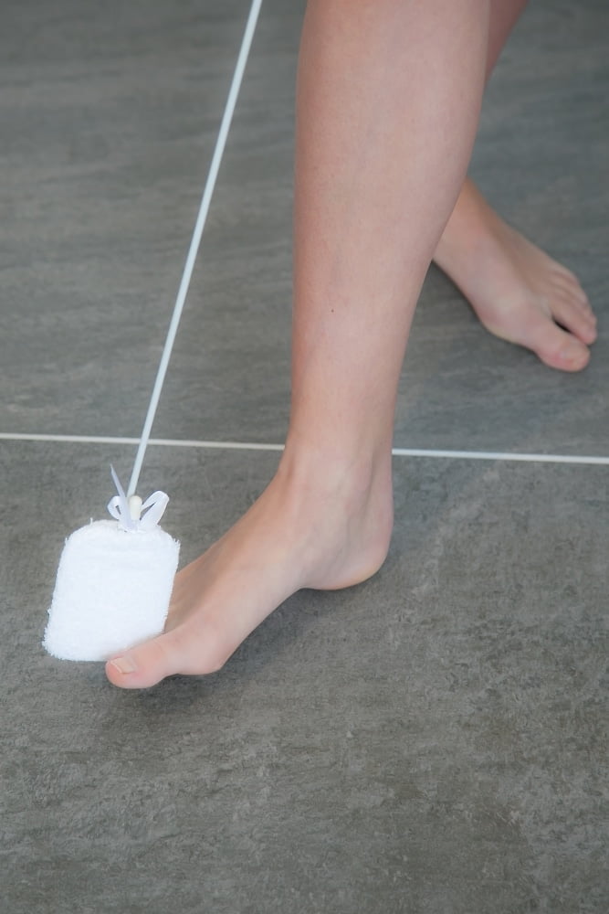 Teenwasser om zonder te bukken uw tenen te reinigen