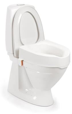 Witte Etac My-Loo toiletverhoger 6 of 10 cm zonder deksel, gemonteerd op standaard toilet voor extra zithoogte en comfort.