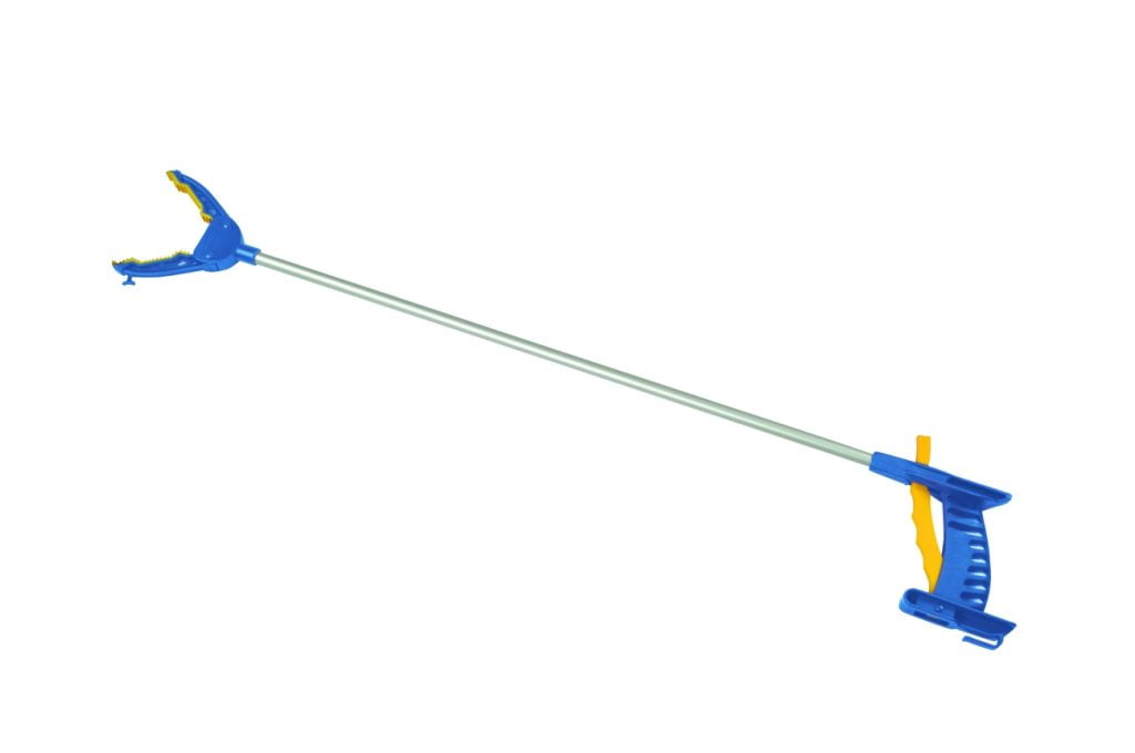 Helping Hand grijper 81 cm, lichtgewicht aluminium hulpmiddel met blauwe handgreep en rubberen grijpkop voor beperkte handkracht.