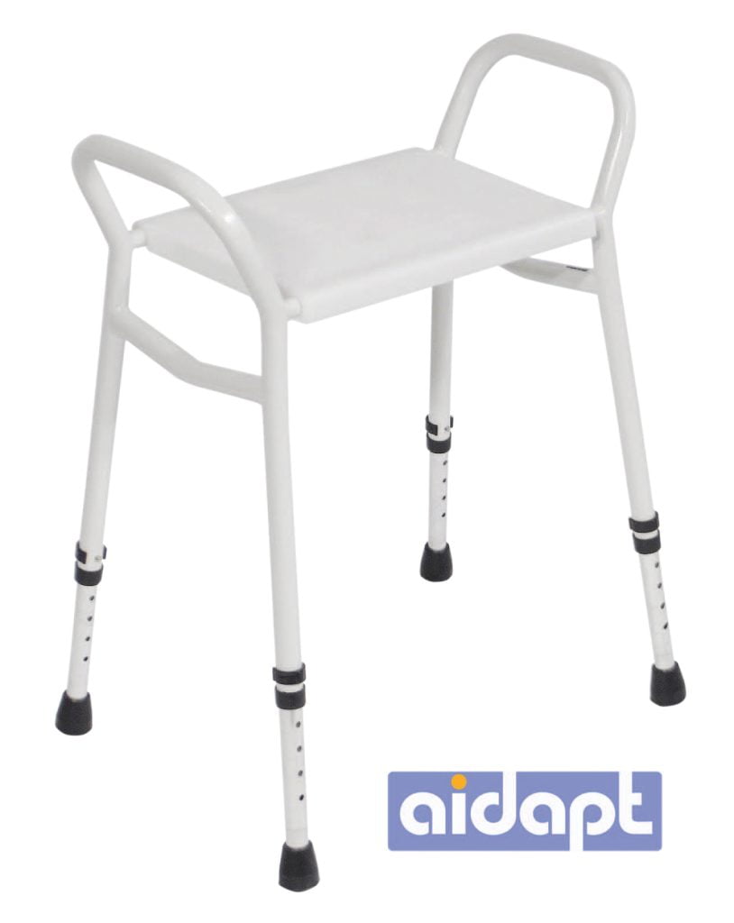 Witte aluminium douchekruk Aidapt met geïntegreerde handgrepen en in hoogte verstelbare poten van 47 tot 62 cm.