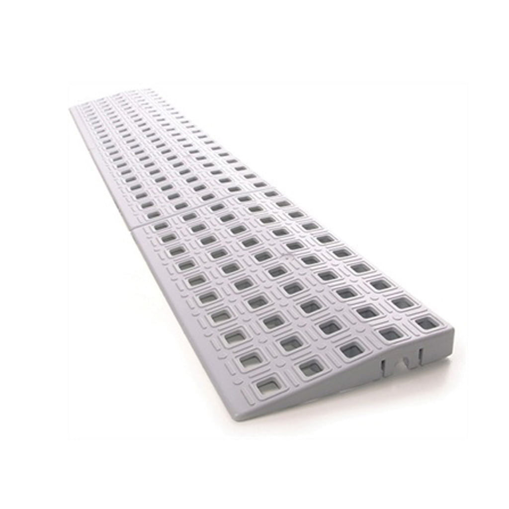Grijze Excellent Systems drempelhulp met antislip open vierkant profiel voor rolstoel en rollator toegankelijkheid.